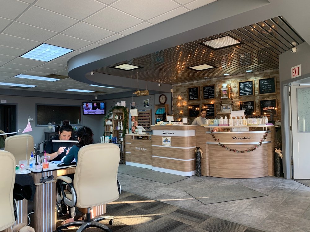 Tiệm Luxury Nails & Spa-Cần Thợ Nail In Prince Predericck MD