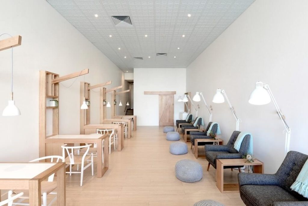 Tiệm Lux Spa & Nail-Cần Thợ Nail In Ironwood MI