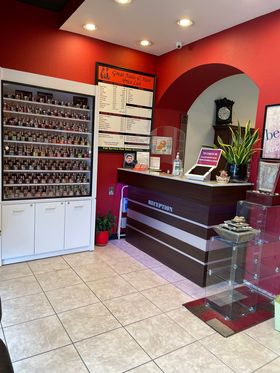 Nails & spa-Cần bán lại tiệm Nails.