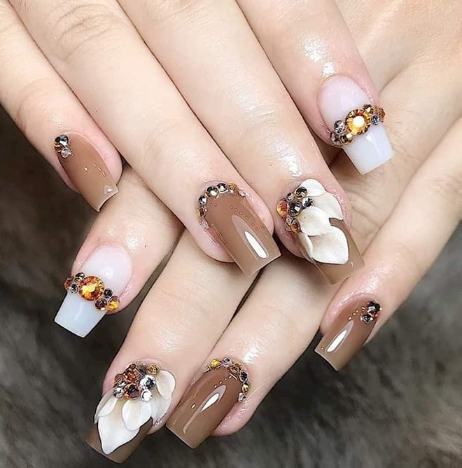 TUYỂN THỢ NAIL – THU NHẬP CAO – MÔI TRƯỜNG VUI VẺ