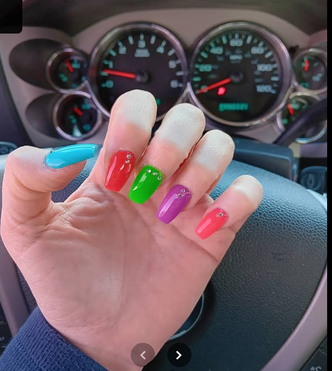 CẦN TUYỂN THỢ NAIL GẤP – THU NHẬP CAO