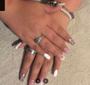 TUYỂN THỢ NAIL CHÂN TAY NƯỚC, SNS TẠI HICKORY, NC – QUEEN NAIL & SPA - Ảnh 1
