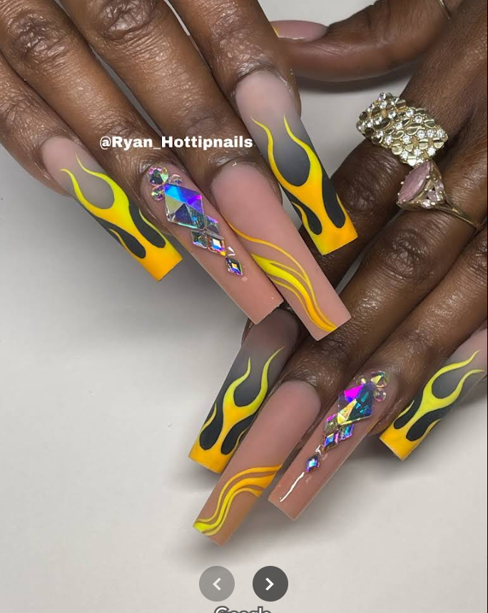 HOT TIP NAILS CẦN THỢ GẤP TẠI TAMPA, FLORIDA