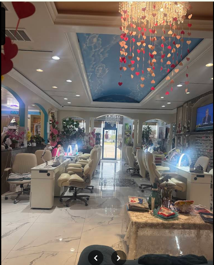 Cần Tuyển Gấp Thợ Nails – Lương Cao, Tip Hậu, Môi Trường Tốt