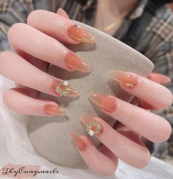 Tiệm nail tại Gilbert, AZ đang tuyển thợ nữ: