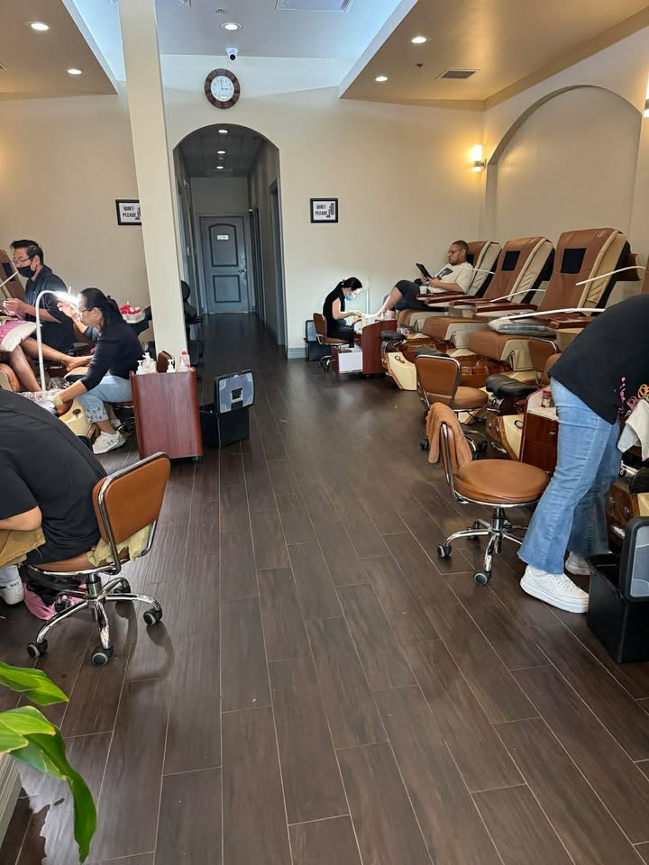 TUYỂN THỢ NAIL – EYELASH – MASSAGE | THU NHẬP ỔN ĐỊNH – LÀM NGAY- KHU SANG , TIP CAO